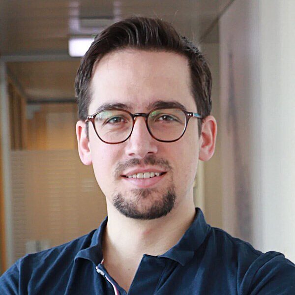 Janosz pastor portrait 600x600